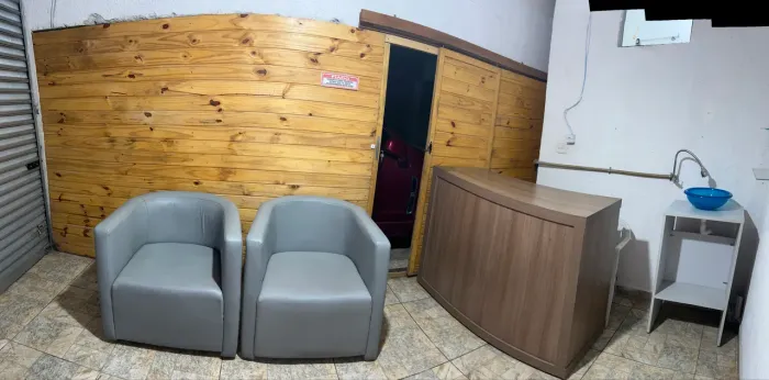 Vendo tuda mobília de manicure 
