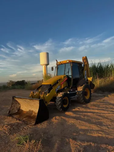 RETROESCAVADEIRA JCB 2015 A VENDA