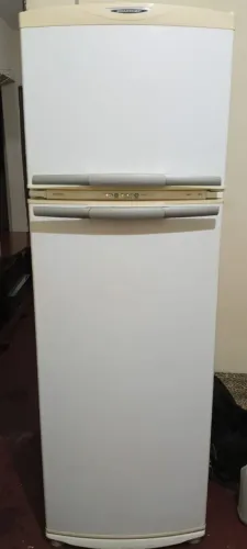 VENDO GELADEIRA MARCA BRASTEMP FROST FREE 363 LITROS