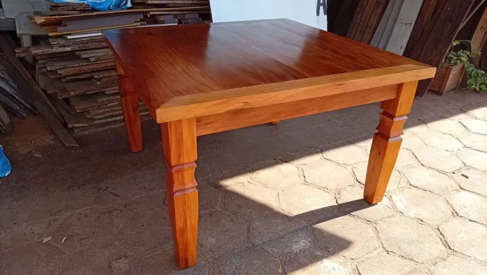 Mesa 1,30 x 1,30 Peroba 