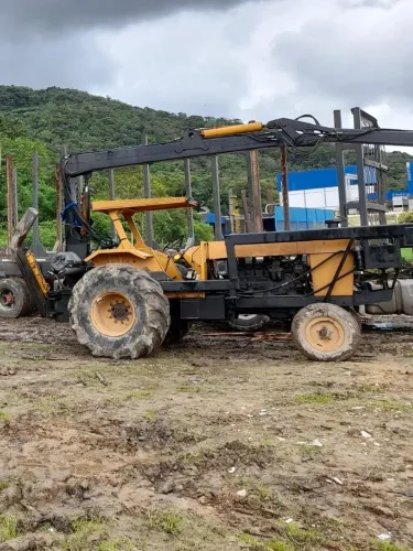 Trator valmet com munck
