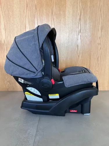 Carrinho de bebê Graco com moisés e car seat acoplável ao carrinho