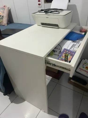 Escrivaninha branca