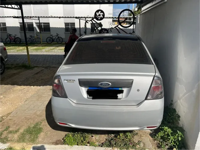 Ford Fiesta Sedan 1.0 8V Flex 4P 2011