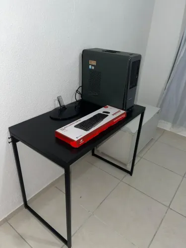 Mesa / escrivaninha 