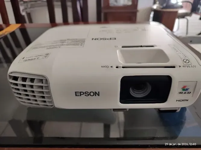 Projetor EPSON POWERLITE S27 em estado de novo
