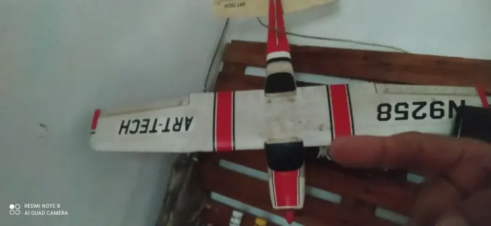 Vende se um avião de controle sesna está sem bateria