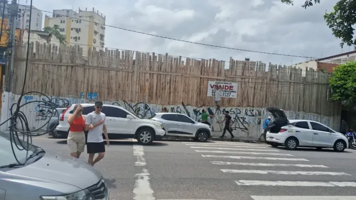 Terreno com 3 frentes na Tv. Padre Eutíquio px. a Tamandaré, 6.000 m2.