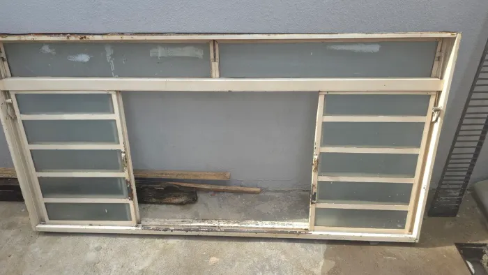 Janela de ferro de correr c/Vidros 1M x 2M