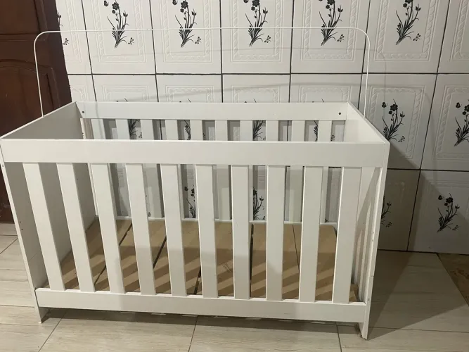 Berço de bebê seminovo