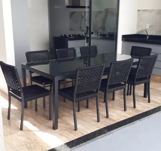 MESA RETANGULAR COM CADEIRAS DE CORDA