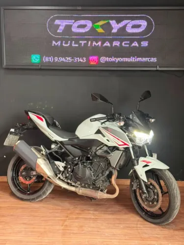 KAWASAKI Z400 BRANCA 2022