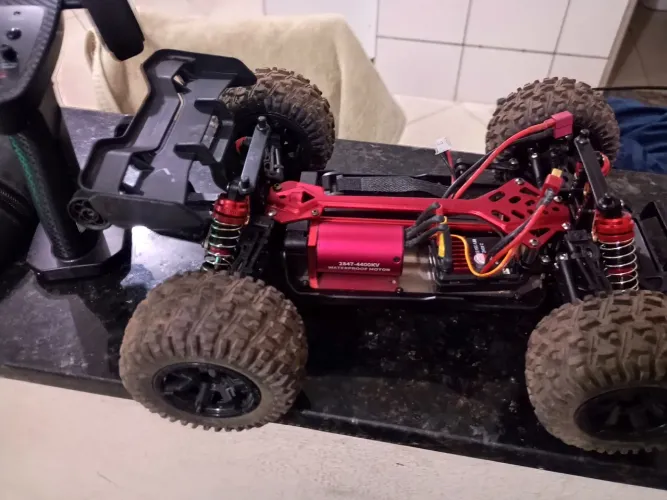 Automodelo elétrico sjrc 4x4 modelo faz 70km horas