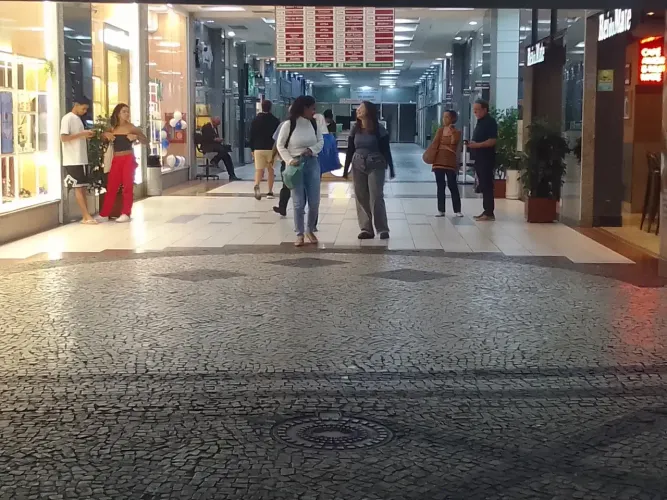 Centro comercial para venda com 600 metros quadrados em Tijuca - Rio de Janeiro - RJ