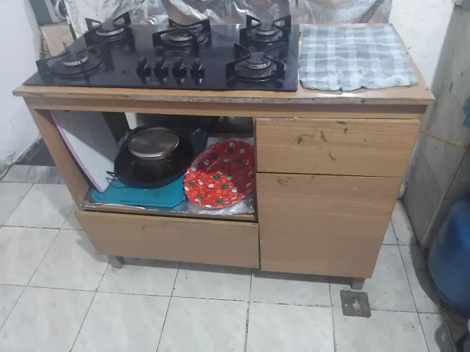 Fogão cooktop funcionando com rack