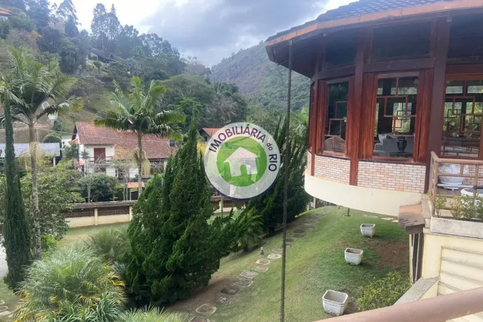 Casa linda com 6 suítes!