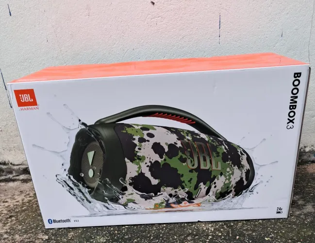 Vendo bombox nova na caixa nunca foi usada 