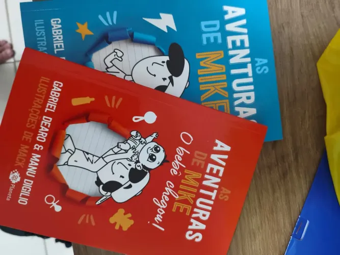 2 Livros semi novos "As aventuras de mike"
