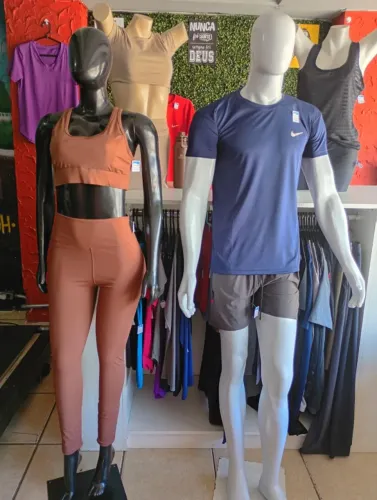 Vendo dois manequins feminino e masculino 500 reais