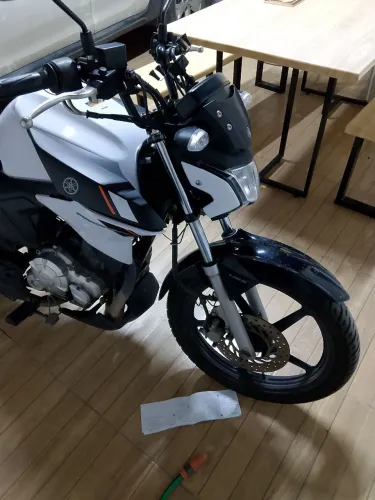 Factor muito nova único dono por apenas 16.300 dispenso logistas e golpista. Moto de garag