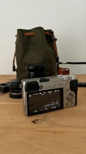 Câmera Sony A6000 + Lentes e acessórios