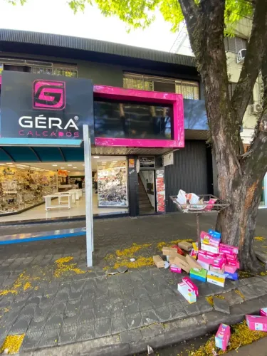 Imóvel para aluguel possui 30 metros quadrados em Jardim Maravilha - Maringá - PR