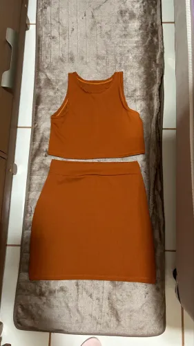 Conjunto cropped e saia