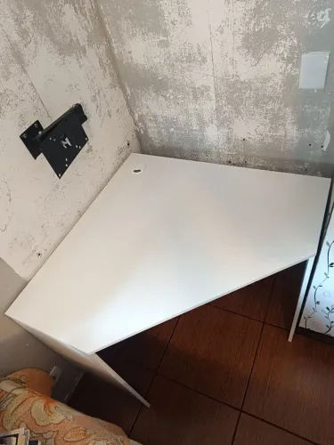 Mesa de computador em L - Montada