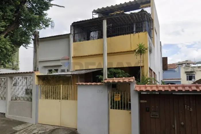 Casa Duplex com 3 quartos à venda bem localizada em Vila Valqueire Próximo á Praça Saiquí!
