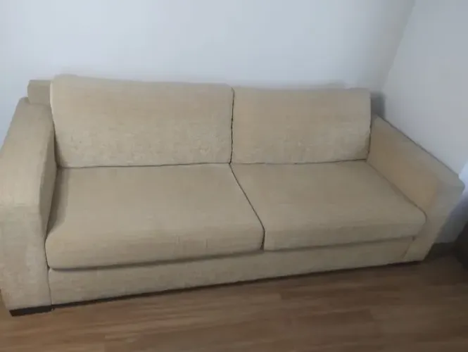 Sofá Design Minimalista 3 Lugares - Conforto Premium e Excelente Estado