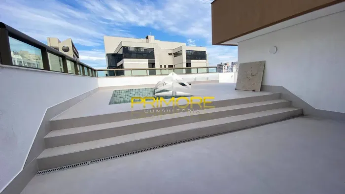 Cobertura de 420m² para alugue no bairro Vila da Serra com piscina e sauna.