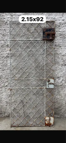 Grade de proteção de porta