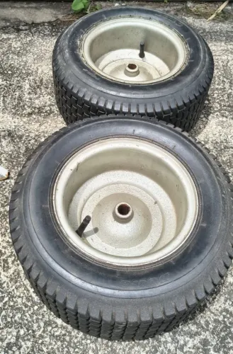 Vendo roda montada para Cortador de Grama