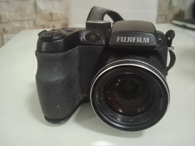 Câmera digital Fujifilm FinePix S1500 com defeito 