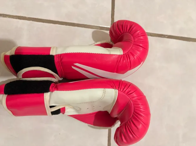 Luva de muay thai feminina e bandagem