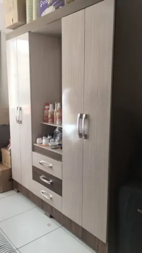 Guarda roupa casal com espelho