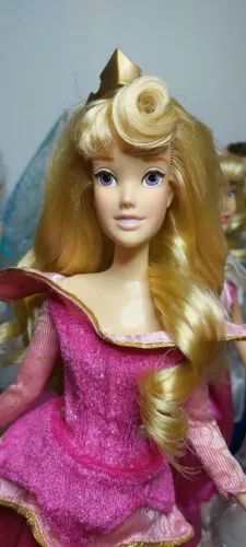 Boneca aurora vintage linda