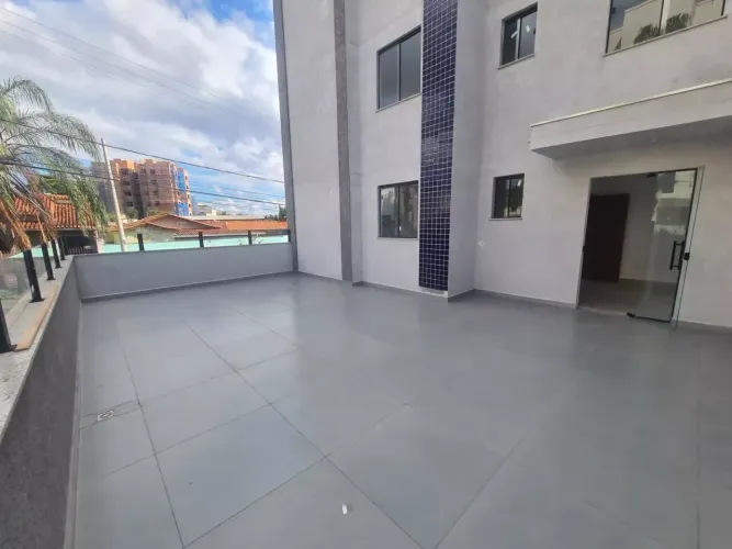 Excelente Apartamento com Área Privativa a de 3 Quartos em ótima localização no Bairro San