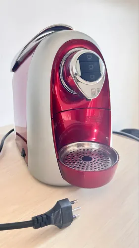 Máquina de café - Três corações modelo Versa