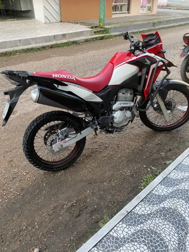 Vendo moto xre300 rally 2020