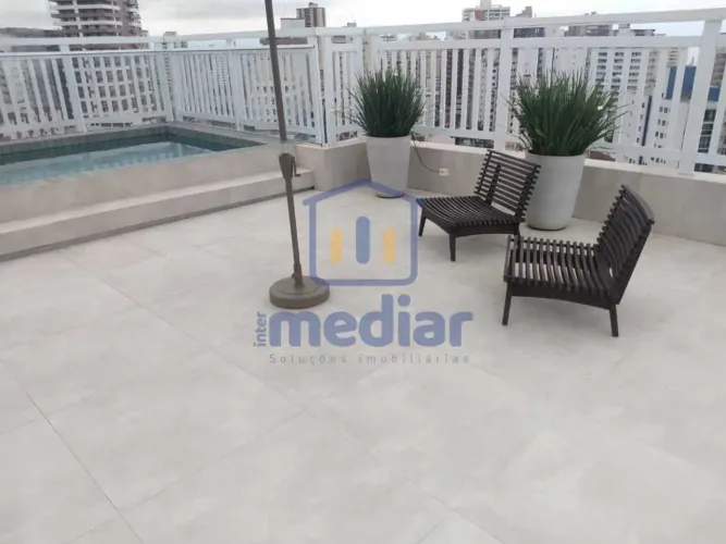 Lindo apartamento há 315 metros da areia.