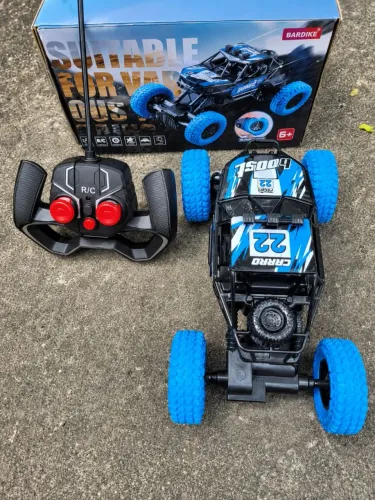 Carro de controle remoto com luzes coloridas, rodas de borracha, carro de brinquedo