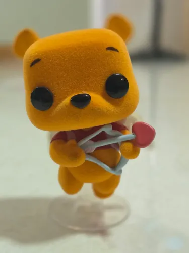 Funko Pop! Disney Winnie The Pooh Valentine Flocked #1008.
