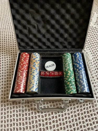 Maleta De Poker 200 Fichas Em Alumínio - Com Dados E Dealer