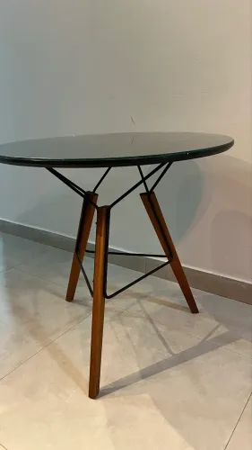 Mesa redonda original Tok&Stok, ideal para cozinha, sala de jantar ou varanda gourmet