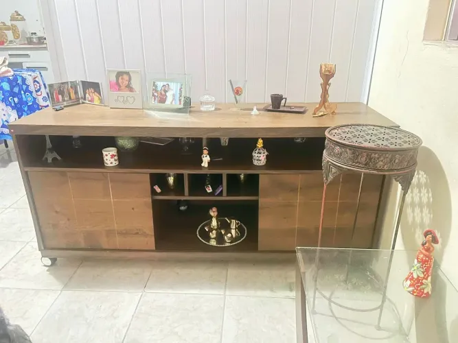 Rack com Painel para TV em Madeira - Moderno e Espaçoso