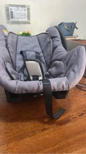 Bebê Conforto semi novo 