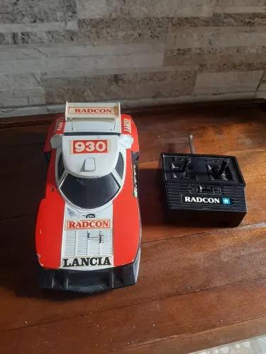 Carrinho de controle remoto Radcon Lancia 930