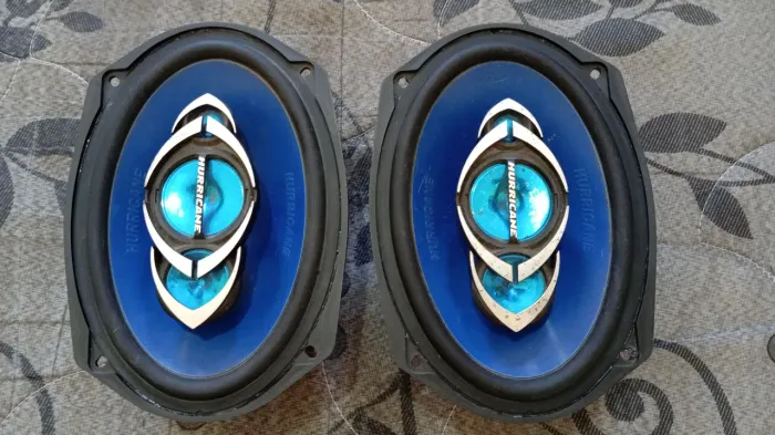 Altifalantes para carro estado de novos.