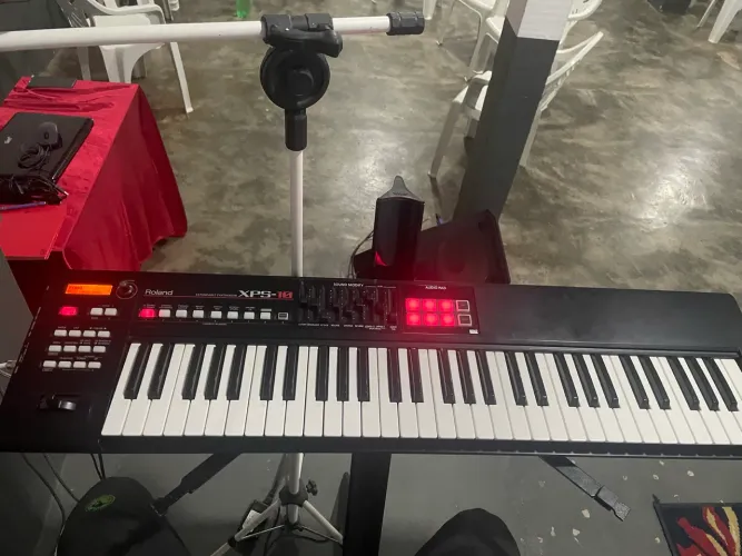 Teclado rolando xps10 